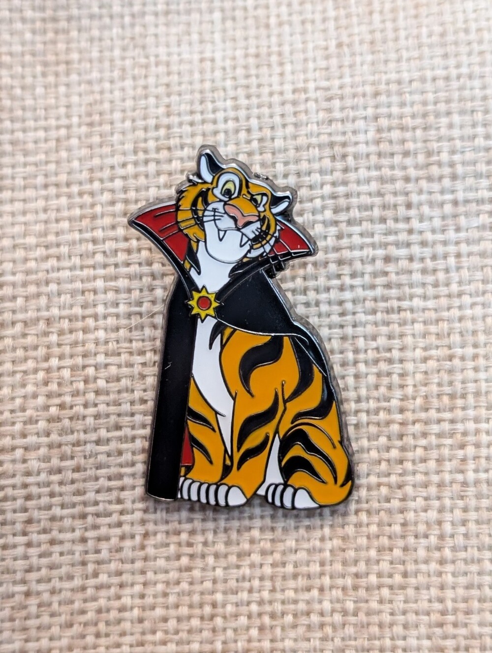 Loungefly raja vampire pin Sidekick Halloween Pin Tiger Costume Disney Aladdin